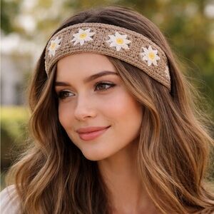 NWOT Crochet Headband with Daisy Pattern